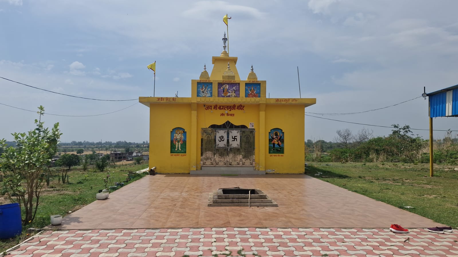 Mata Baglamukhi Temple Kaimbwala Entrance
